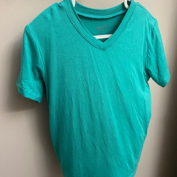 Kyte Vneck  💙2 for 30💙 - Picture 2 of 2